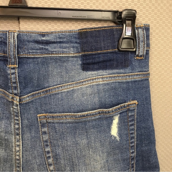 Sneak Peek high rise cuffed distressed women’s jean shorts size large stretch - Picture 8 of 10